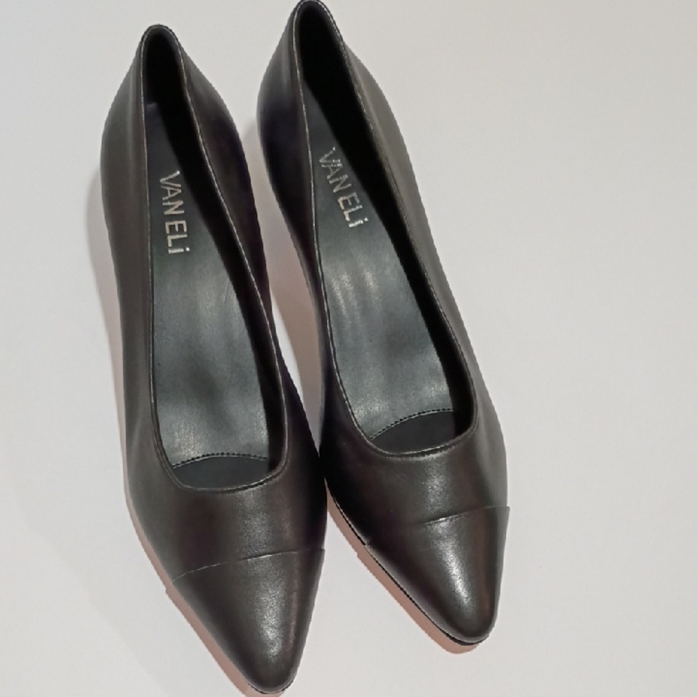 Vaneli Women's Classic Black Heels 8/5 S